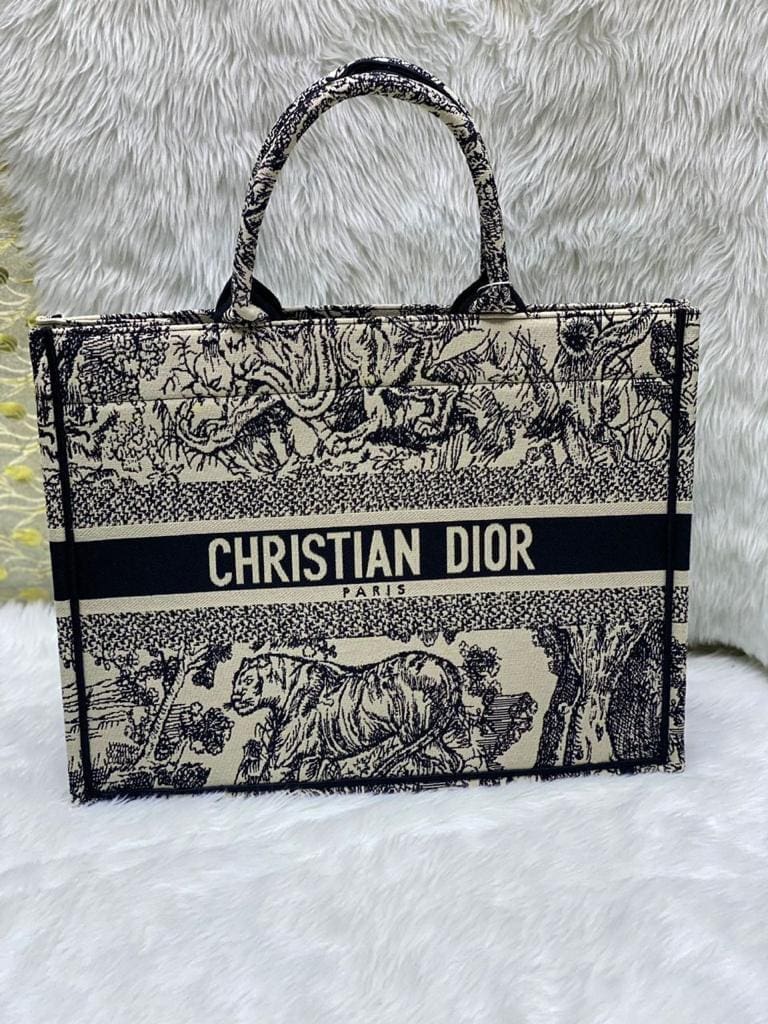 8068 Dior Black tiger bag