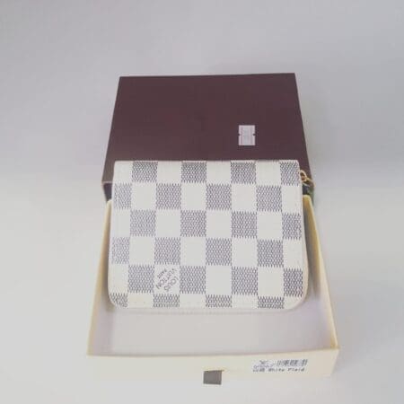 8103 Louis vuitton white plaid wallet