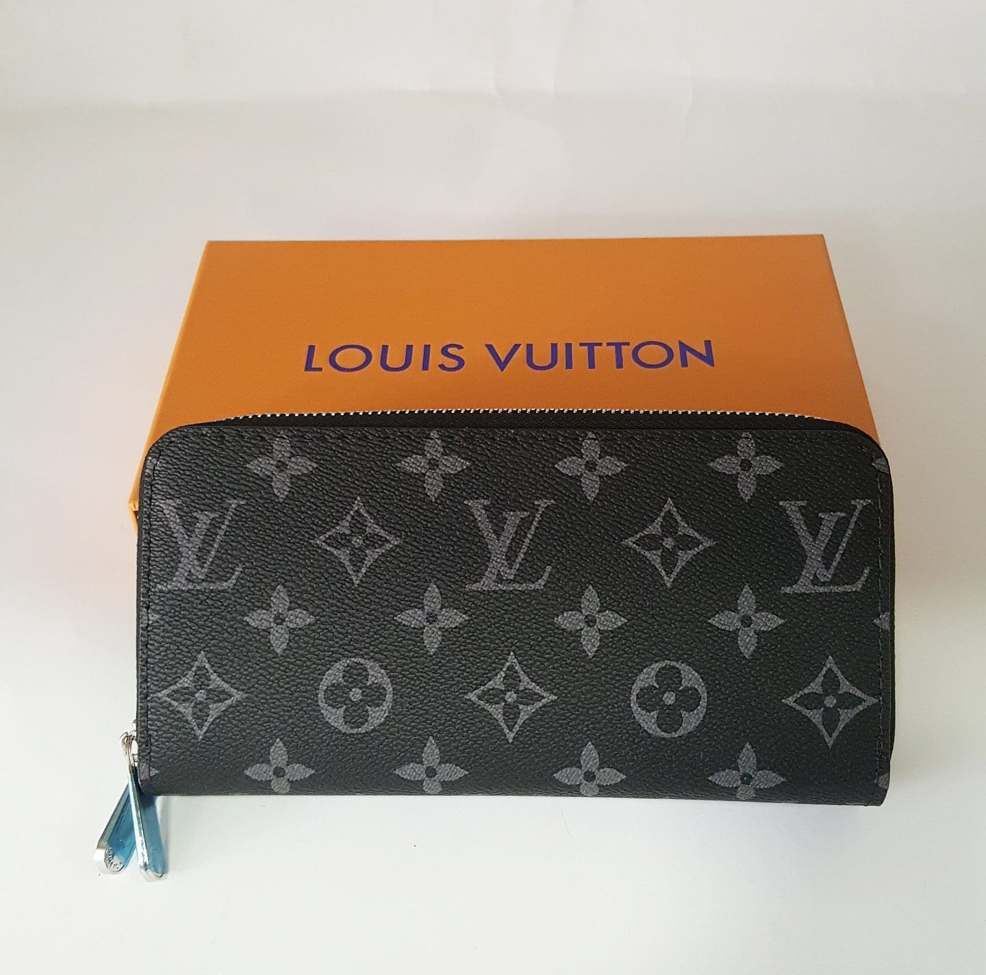 8111 Louis vuitton black flower wallet