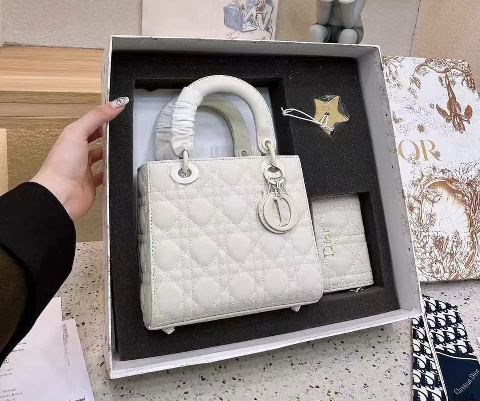 8243 Dior white master bag