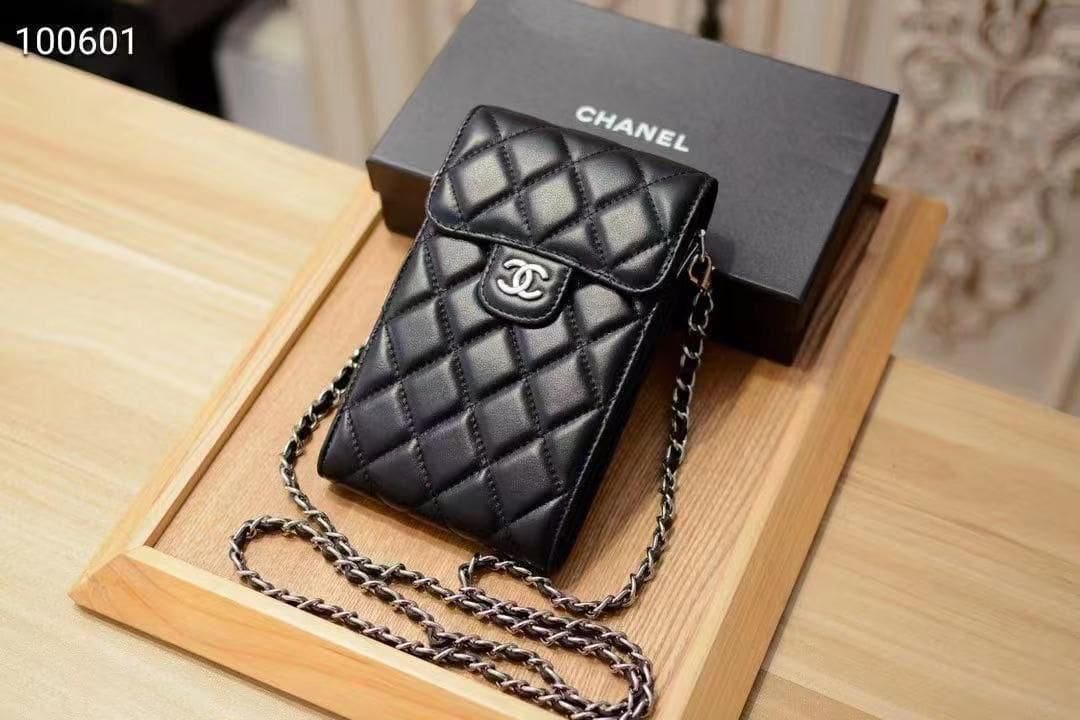 8258 Chanel  black phone bag