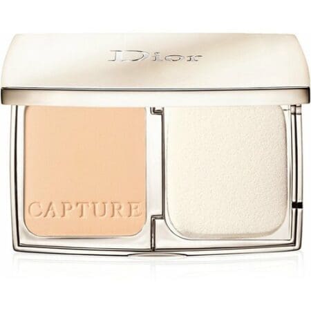 9679 Capture Totale Compact – Shade 020 Light Beige